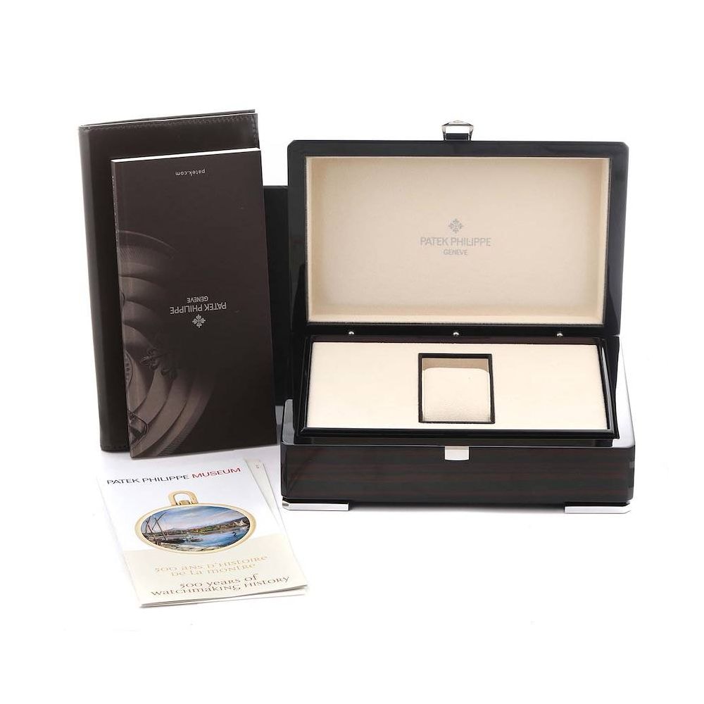 Nautilus Steel Blue Dial Moon Phase 5712/1A-001
